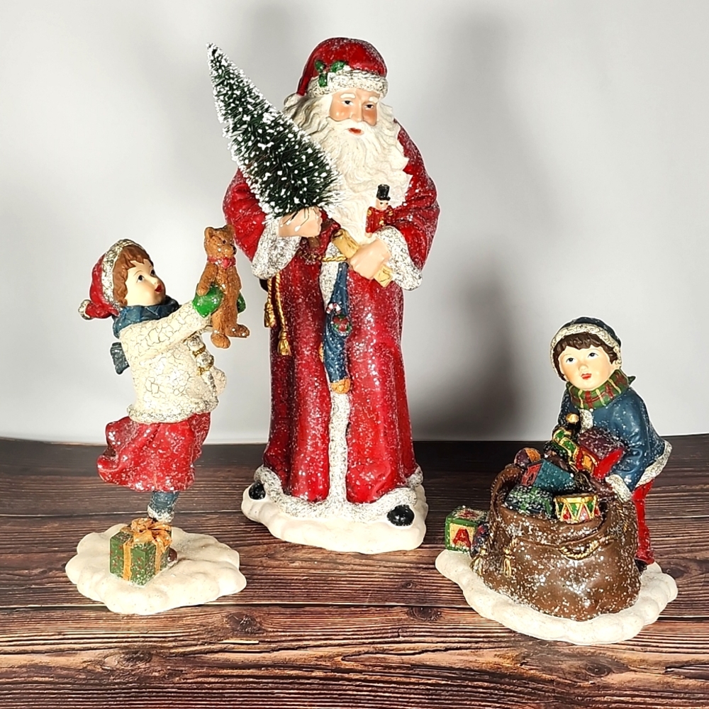 Stunning Vintage Santa and children - Large figurines -